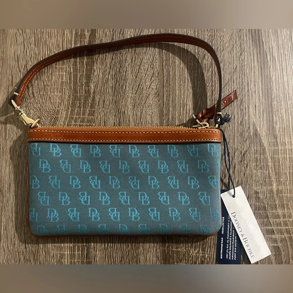 Stunning Dooney & Bourke wristlet - Picture 5 of 6